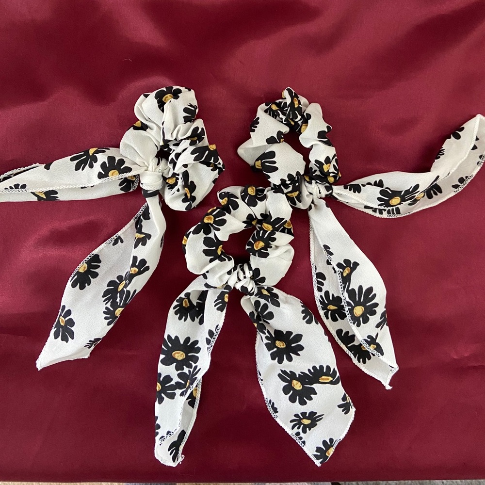 Daisy Ribbon Hair Tie Scrunchies - Picture 6 of 7